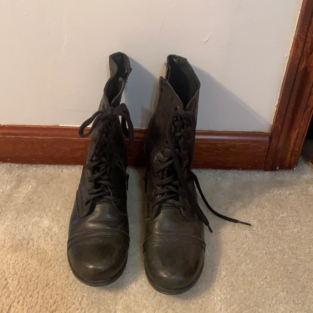 Black Steve Madden combat boots